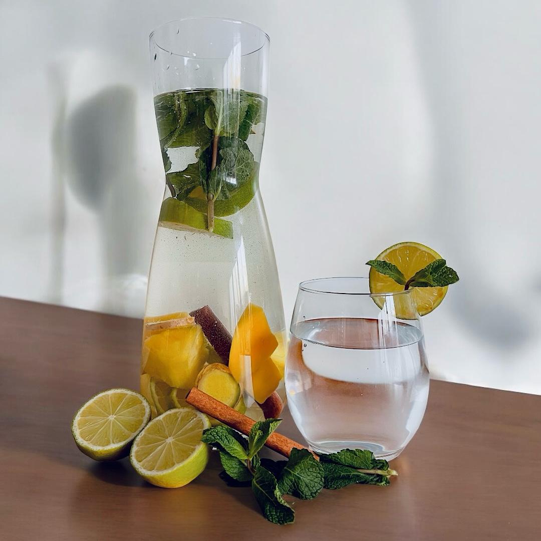 Recette d’Eau Détox Spéciale Carnaval aux Saveurs Antillaises 🎭